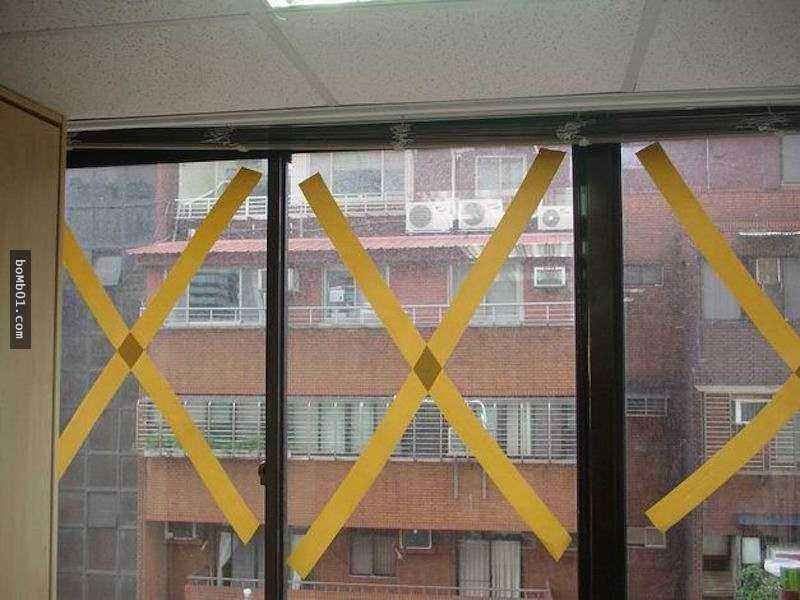 防臺風膠帶貼法